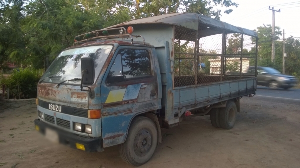 ขายรถบรรทุกหกล้อ ISUZU NPR59LU5M ปี 36 เครื่อง 115 แรง หัวเดิมบาง ยางดี แชสซีสวย