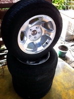 **ขายล้อแม็กขอบ15นิ้ว งามๆเงาๆ 5รูพร้อมยางGoodyear205/65R15** สภาพสวยจัด ไม่มีรอย ราคาเบาๆ สบายกระเป๋า**มีรูป