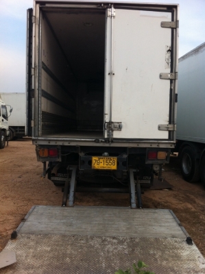 ขายรถบรรทุกห้องเย็น 10 ล้อ พร้อม tail gate ราคา 2 ล้านบาท ราคาต่อรองได้ ติดต่อ 0914093323