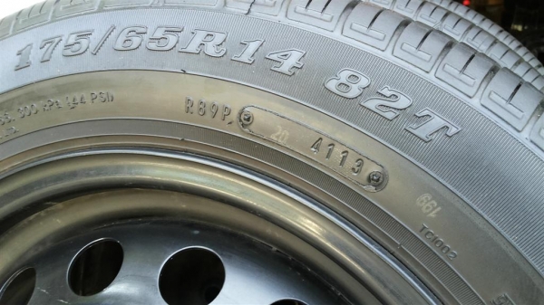 ล้อถอดป้ายแดง กระทะยาริส ขอบ14 พร้อมยาง 175 65 ดอกเต็ม ล้อถอดป้ายแดง กระทะยาริส ขอบ14 พร้อมยาง 175 65 ดอกเต็ม