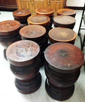 ขายที่นั่งทำจากไม้มะค่าทั้งท่อน