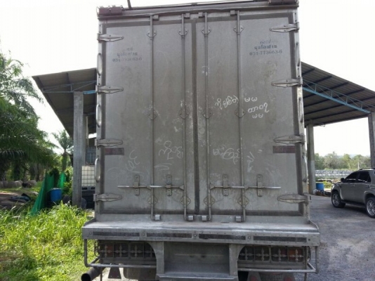 รถอีซูซุ 10 ล้อ ตู้เย็น 300 แรงม้า ปี 52  สนใจติดต่อ 081 - 6079515