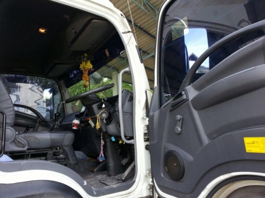 รถอีซูซุ 10 ล้อ ตู้เย็น 300 แรงม้า ปี 52  สนใจติดต่อ 081 - 6079515