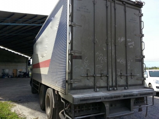 รถอีซูซุ 10 ล้อ ตู้เย็น 300 แรงม้า ปี 52  สนใจติดต่อ 081 - 6079515