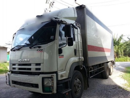 รถอีซูซุ 10 ล้อ ตู้เย็น 300 แรงม้า ปี 52  สนใจติดต่อ 081 - 6079515