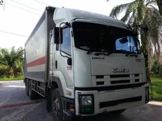 รถอีซูซุ 10 ล้อ ตู้เย็น 300 แรงม้า ปี 52  สนใจติดต่อ 081 - 6079515