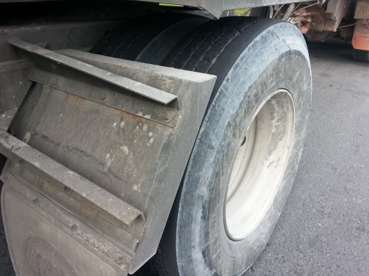 SMM สามเพลาดั้ม  ยางเพิ่งเปลี่ยนมาใหม่เป็นยางเรเดียล 6 เส้นค่ะ