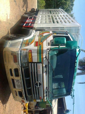 ขายรถสิบล้อเพลาเดียว สวยมาก พร้อมใช้ เครื่องดี 320 แรงม้า ครัชซีสวย