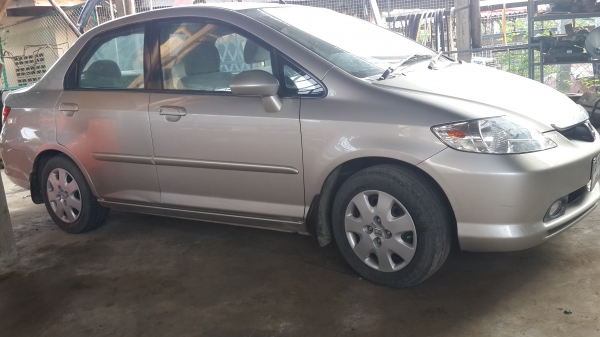 HONDA  sity สภาพดีมากๆ เดิมๆ  เครื่องแน่น สีเดิม ไม่เคยชน ทั้งคัน