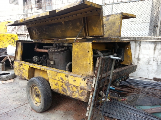 ขาย Atias Copco XA 175 ตามสภาพ เครื่องติด ลมออก พอใช้งานได้ครับ.....มีสองตัวครับ..........ราคา 320,000 บาท...ราคานี้ 2 เครื่องไม่แยกขายครั