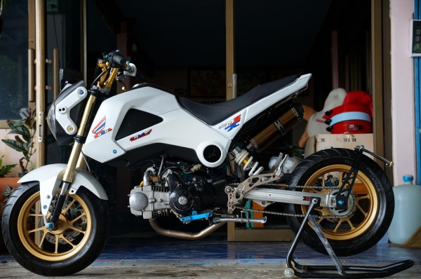 ขาย HONDA WAVE 110 CC แต่งแปลงสภาพเหมือน HONDA MSX  งานแปลงเนียนสวย แน่นหนา ได้ มาตรฐาน อะไหล่แต่งเยอะ เครื่องสตาทร์มือ ท่อแต่งเสียงโหด ระบบไฟออกครบ โดยรวมสภาพตามรูป ครับ รถมีทะเบียนพร้อมโอน ภาษี พ ร บ ขาดต่อ ปีเดียว ราคา 32900 บาท
