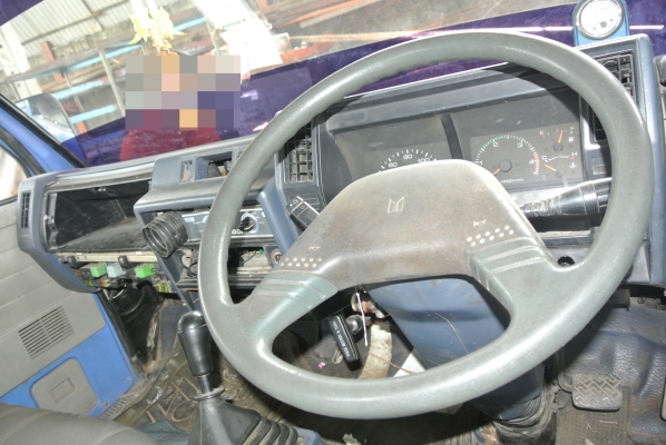 ISUZU NKR เฉพาะหัวคัซซี