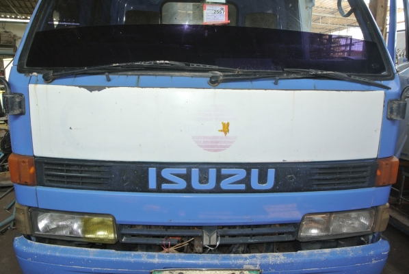 ISUZU NKR เฉพาะหัวคัซซี