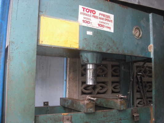 ขายแท่นอัดไฮโดรลิค TOYO ขนาด 100 ตัน