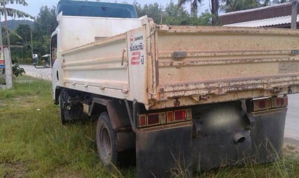 รถอีซูซุ 6 ล้อดั้ม 150 แรงม้า ปี 55 สนใจติดต่อ 081 - 6079515 รถอีซูซุ 6 ล้อดั้ม 150 แรงม้า ปี 55 สนใจติดต่อ 081 - 6079515