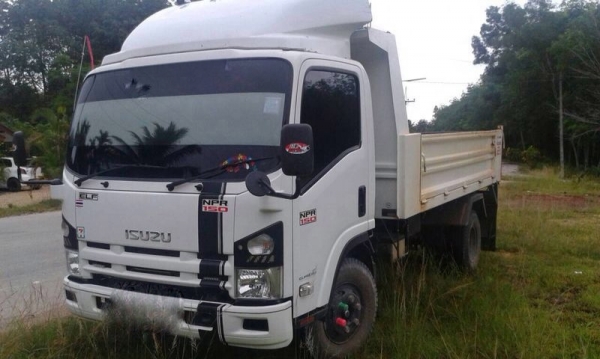 รถอีซูซุ 6 ล้อดั้ม 150 แรงม้า ปี 55  สนใจติดต่อ 081 - 6079515