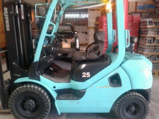 ขายรถ komatsu 2.5 ton เครื่องยนต์ ดีเซล