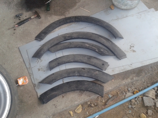 ขายกันชนหน้าหลัง กระจังหน้า สเกิดร์ข้าง คิ้วล้อ ของมินิคูเปอร์สีแดง2500