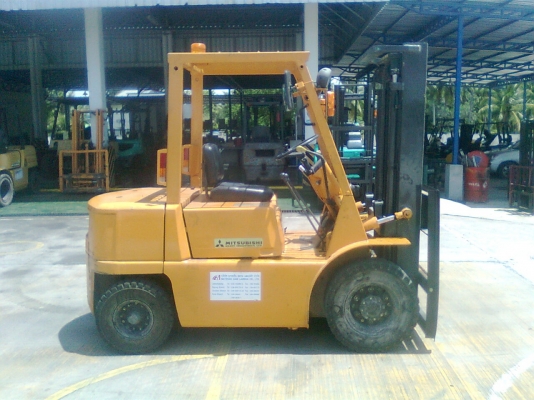 ขาย mitsubishi ขนาด 2.5 ตัน เครื่องยนต์ ดีเซล