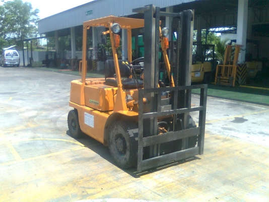 ขาย mitsubishi ขนาด 2.5 ตัน เครื่องยนต์ ดีเซล