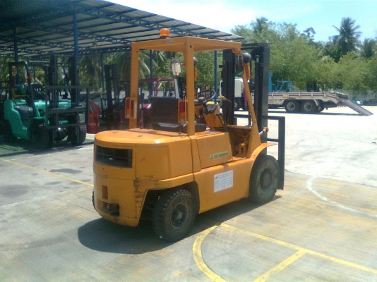 ขาย mitsubishi ขนาด 2.5 ตัน เครื่องยนต์ ดีเซล