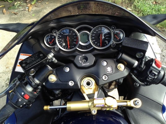 ธารนนทบุรี//ขาย suzuki gsx1300 hayabuza ปี2008 สภาพนางฟ้า ราคา380,000 บาท ส.พ.ม แท้