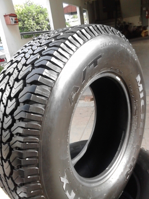 255/70R15  MICHELIN  LTX  A/T สวย ไม่มีปะทั้ง 4 เส้น  ติดต่อโทร.081-427-3941