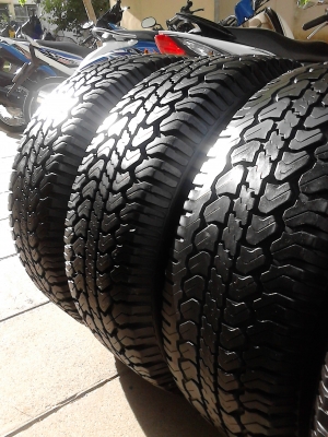 255/70R15  MICHELIN  LTX  A/T สวย ไม่มีปะทั้ง 4 เส้น  ติดต่อโทร.081-427-3941
