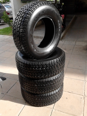 255/70R15  MICHELIN  LTX  A/T สวย ไม่มีปะทั้ง 4 เส้น  ติดต่อโทร.081-427-3941