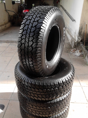 255/70R15  MICHELIN  LTX  A/T สวย ไม่มีปะทั้ง 4 เส้น  ติดต่อโทร.081-427-3941
