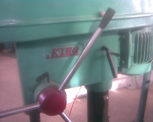 แท่นสว่านคิงตัวใหญ่สภาพสวยๆครับตัวนี้  มอเตอร์มิสซู 1  แรงครับ  ความสูงประมาณเมตรครึ่งครับเป็นของคิงครับแน่นหนาหนักมากครับ   ราคานี้คุ้มมากครับใช้ยาวครับรุ่นนี้