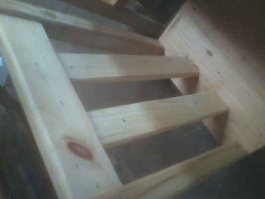 ขายโต๊ะอาหาร ไม้สนอย่างดี  อยู่ จ.ร้อยเอ็ด  ส่งทั่วประเทศ