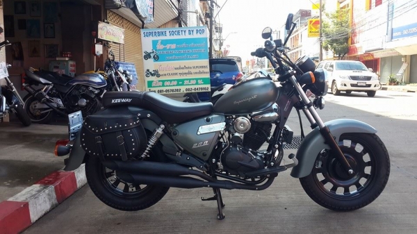 มาใหม่คับ KEEWAY SUPERLIGHT 200CC สภาพ 99.99\%คับ รถวิ่งมาแค่เจ็ดร้อยกว่าโล ไม่มีตำหนิใดๆทั้งสิ้น ทะเบียนพร้อมโอนคับไม่ขาดต่อราคา 49500 บาท สนใจติดต่อ 081-0578282 ส่งได้ทั่วไทยคับ POP BIGBIKE SAKONNAKHON....