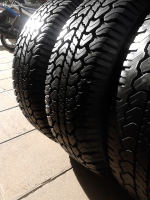 255/70R15  MICHELIN  LTX  A/T สวย ไม่มีปะทั้ง 4 ส้น ติดต่อโทร.081-427-3941