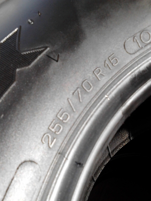 255/70R15  MICHELIN  LTX  A/T สวย ไม่มีปะทั้ง 4 ส้น ติดต่อโทร.081-427-3941