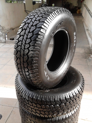 255/70R15  MICHELIN  LTX  A/T สวย ไม่มีปะทั้ง 4 ส้น ติดต่อโทร.081-427-3941