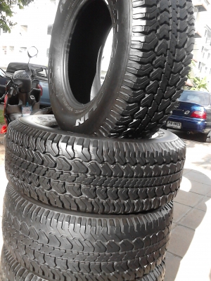 255/70R15  MICHELIN  LTX  A/T สวย ไม่มีปะทั้ง 4 ส้น ติดต่อโทร.081-427-3941