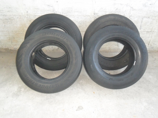 ยาง BRIDGESTONE 215/70R15 ปี10 ดูราวิท สวยๆ 4 เส้น ราคา 2500 บาท