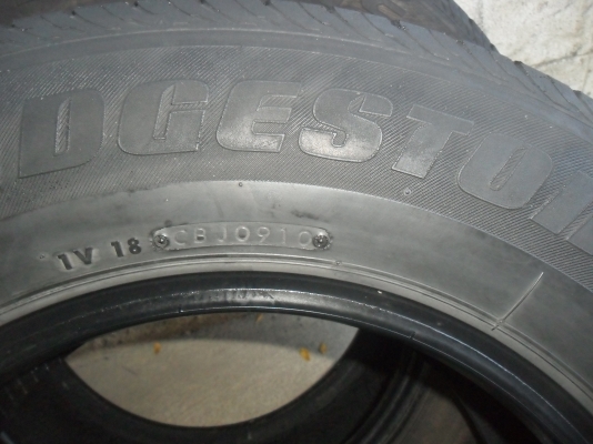 ยาง BRIDGESTONE 215/70R15 ปี10 ดูราวิท สวยๆ 4 เส้น ราคา 2500 บาท ยาง BRIDGESTONE 215/70R15 ปี10 ดูราวิท สวยๆ 4 เส้น ราคา 2500 บาท
