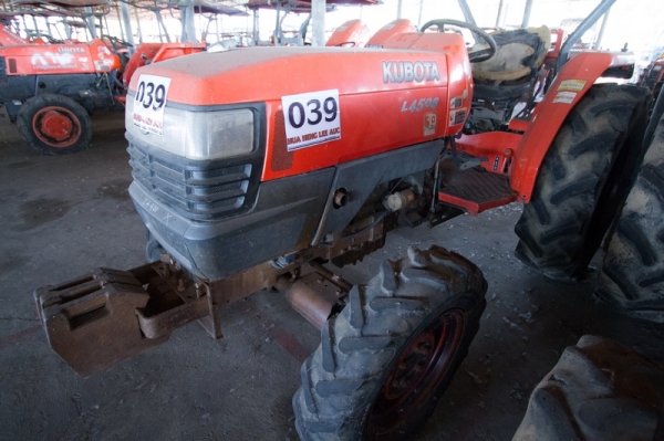 AUC Code 039 แทรกเตอร์ KUBOTA L4508 ราคา เริ่มต้นการประมูล 180,000 บาท