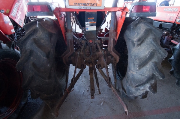 AUC Code 040 แทรกเตอร์ KUBOTA L4508 ราคา เริ่มต้นการประมูล 180,000 บาท