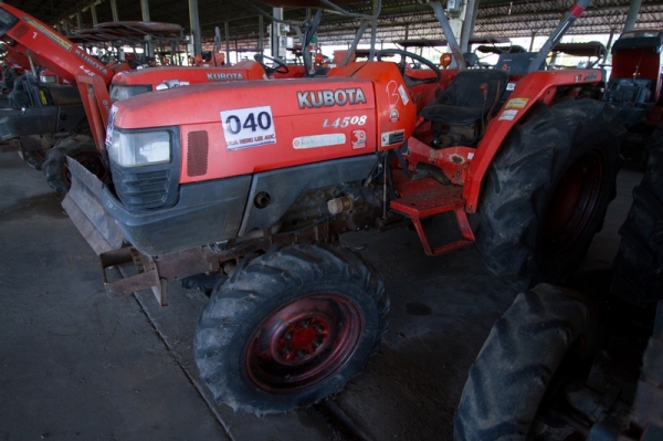 AUC Code 040 แทรกเตอร์ KUBOTA L4508 ราคา เริ่มต้นการประมูล 180,000 บาท