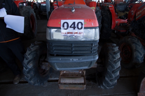AUC Code 040 แทรกเตอร์ KUBOTA L4508 ราคา เริ่มต้นการประมูล 180,000 บาท