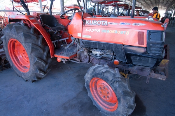 AUC Code 041 แทรกเตอร์ KUBOTA L4508 ราคา เริ่มต้นการประมูล 190,000 บาท