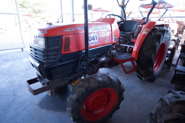 AUC Code 041 แทรกเตอร์ KUBOTA L4508 ราคา เริ่มต้นการประมูล 190,000 บาท