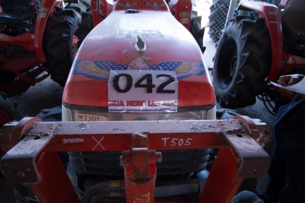 AUC Code 042 แทรกเตอร์ KUBOTA L4508 ราคา เริ่มต้นการประมูล 190,000 บาท