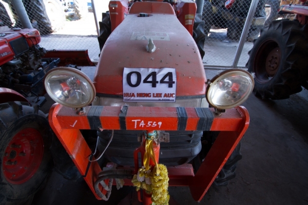 AUC Code 044 แทรกเตอร์ KUBOTA L4508 ราคา เริ่มต้นการประมูล 190,000 บาท