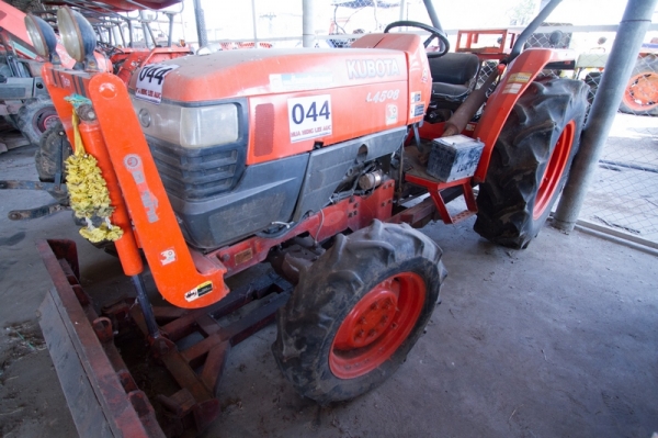 AUC Code 044 แทรกเตอร์ KUBOTA L4508 ราคา เริ่มต้นการประมูล 190,000 บาท
