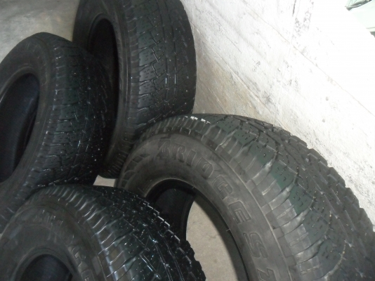 ยาง บริสโตน 245/70R16ปี11 สวยๆ 4 เส้น ราคา 3400 บาท