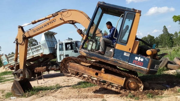 KOMATSU  PC   60  รุ่น5  เครื่องเดิมปั้มเดิม
